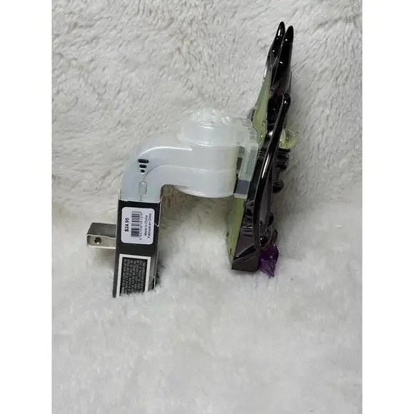 Bath & Body Works Disney Villains Wallflowers Plug Set​ - Picture 7 of 9